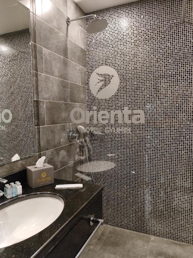 Orienta Hotel Ґюмрі Екстер'єр фото