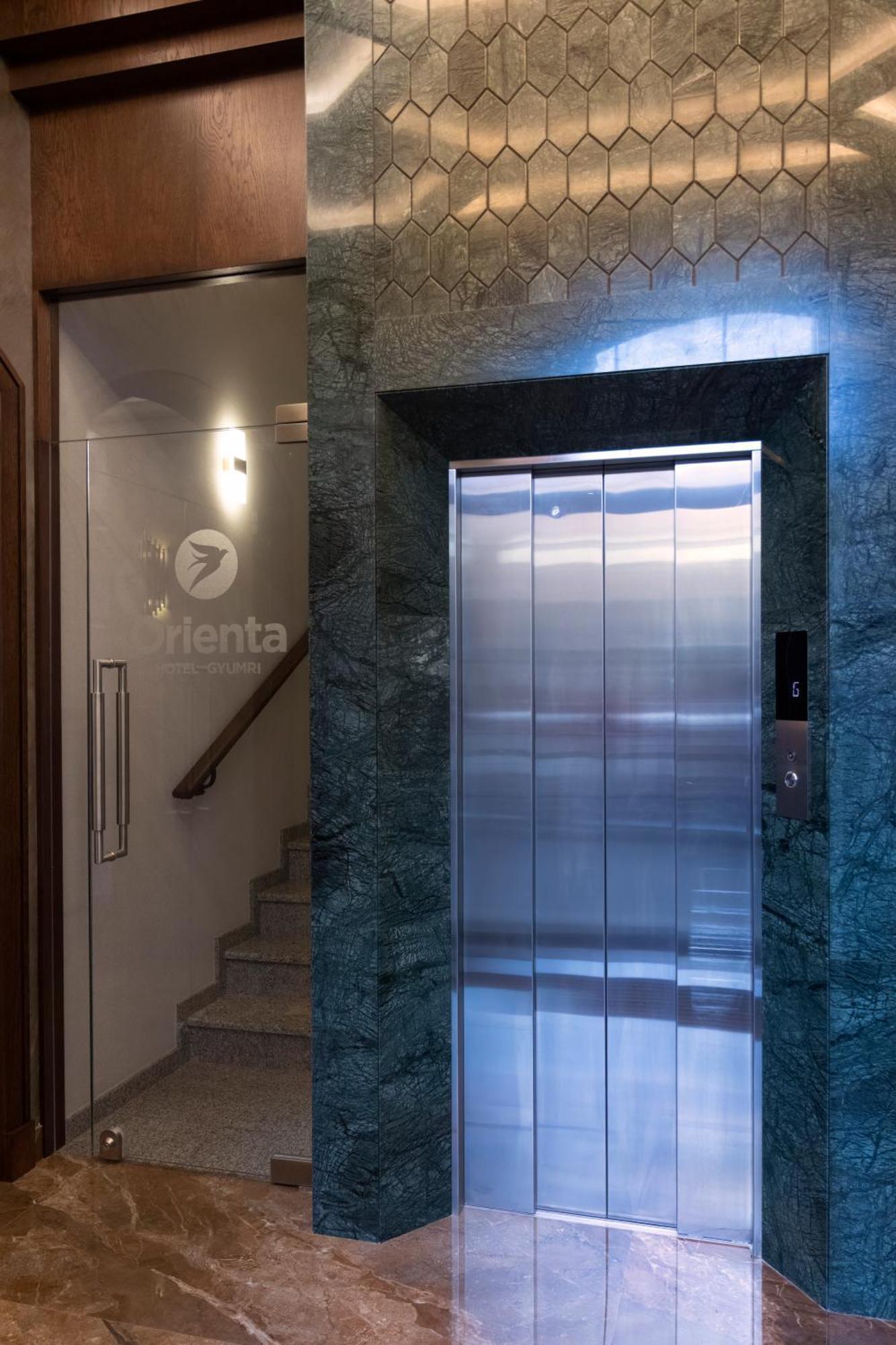 Orienta Hotel Ґюмрі Екстер'єр фото